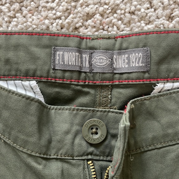 Dickies brand cargo shorts - Picture 4 of 8